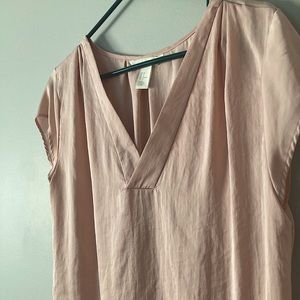 H&M v neck satin like blouse